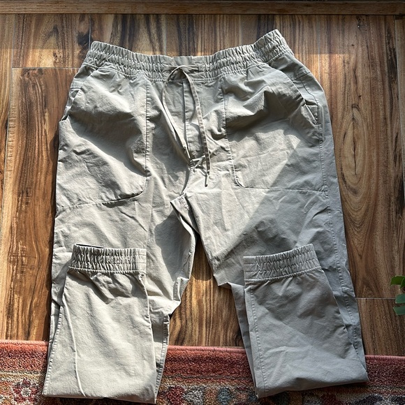 Lululemon khaki joggersXL